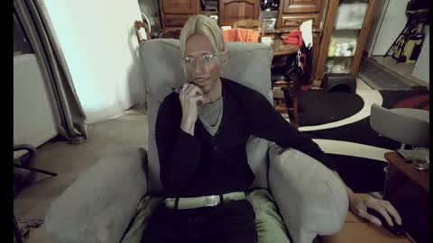 Snapshot of 00jeff31 chatting on October 20, 7:24 am jeff online show from October 20, 7:24 am