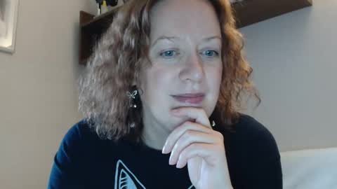 Snapshot of 12ennie chatting on October 15, 8:15 am 12ennie online show from October 15, 8:15 am