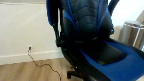 i erupt if you suck ur nipples 4 me and look at the camera while watching me online show from April 21, 12:23 pm