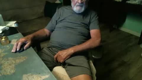 1handyanddee online show from May 19, 1:01 am