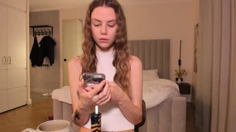 Lily 3 online show from October 8, 2:30 am