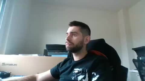 Snapshot of 1kamilkamil11 chatting on February 12, 2:32 pm kam online show from February 12, 2:32 pm