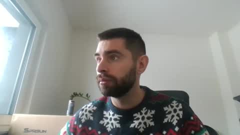 Snapshot of 1kamilkamil11 chatting on December 10, 10:28 am kam online show from December 10, 10:28 am