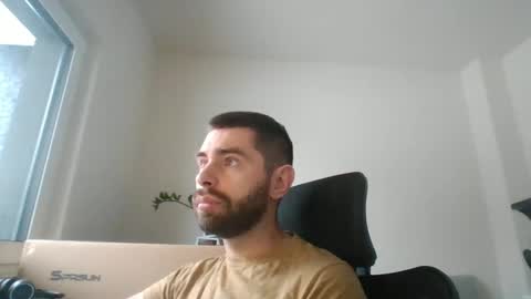 Snapshot of 1kamilkamil11 chatting on December 10, 7:26 am kam online show from December 10, 7:26 am