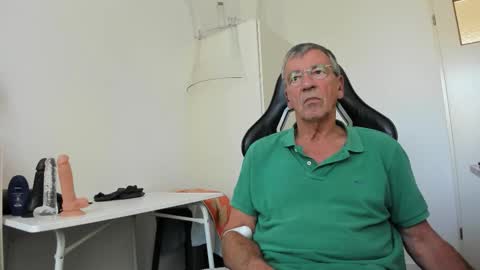 Snapshot of 200gentleman chatting on September 24, 2:13 pm Henk online show from September 24, 2:13 pm