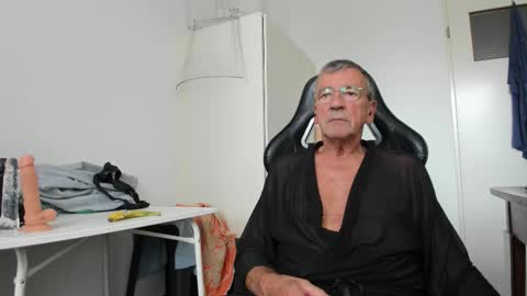 Snapshot of 200gentleman chatting on September 23, 1:27 pm Henk online show from September 23, 1:27 pm