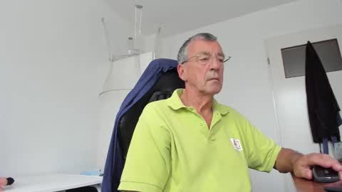 Snapshot of 200gentleman chatting on September 16, 9:33 am Henk online show from September 16, 9:33 am
