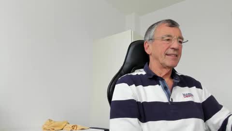 Snapshot of 200gentleman chatting on October 16, 3:11 pm Henk online show from October 16, 3:11 pm
