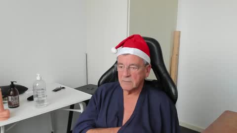 Snapshot of 200gentleman chatting on December 23, 2:17 pm Henk online show from December 23, 2:17 pm
