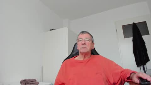 Snapshot of 200gentleman chatting on February 8, 4:14 pm Henk online show from February 8, 4:14 pm