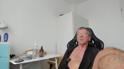 Snapshot of 200gentleman chatting on February 20, 4:36 pm Henk online show from February 20, 4:36 pm