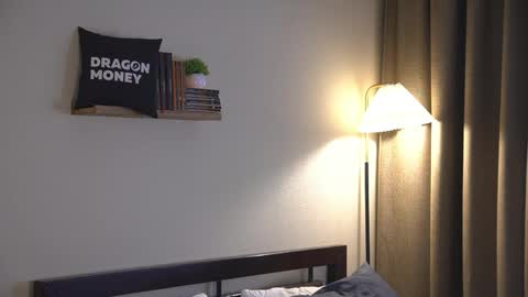 Elley  online show from April 2, 6:10 am