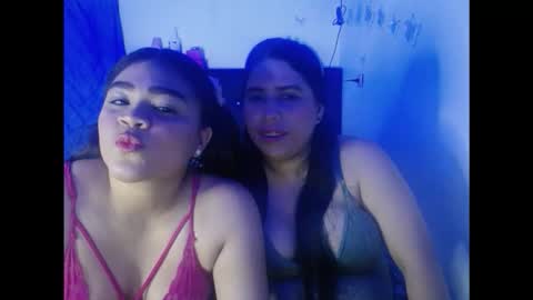 2moons_full_of_love online show from November 2, 11:38 pm