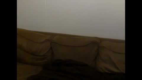 2small4you83 online show from December 2, 3:49 am