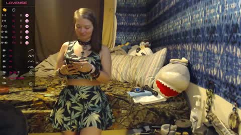 420stonerchick online show from April 21, 12:23 pm