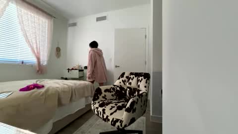 6aphrodite online show from February 9, 2:10 pm