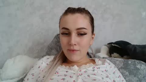 7melania online show from October 1, 10:36 am