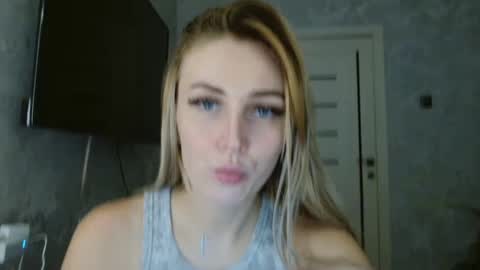 7melania online show from September 24, 7:20 pm