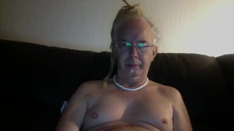 Snapshot of 808dred chatting on September 16, 9:23 am 808dred online show from September 16, 9:23 am