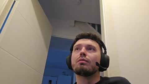 8inchdude93 online show from February 5, 3:04 pm