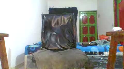 8inchesedge online show from January 13, 5:15 am