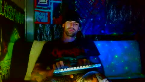 EvelDicknievel1 online show from October 19, 11:04 am