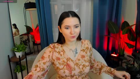 Mia online show from December 17, 8:54 pm