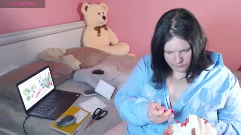 _alexandra_ray_ online show from December 13, 7:53 pm