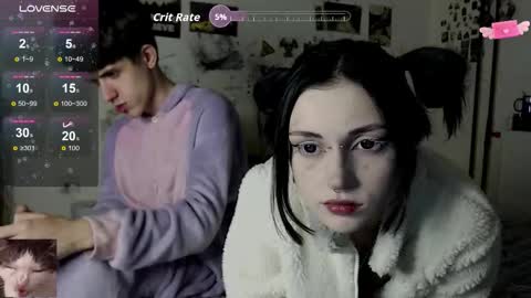 Charlotte and Alex online show from November 4, 8:32 pm