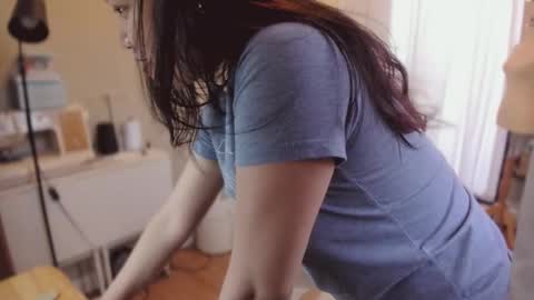 annie . online show from March 26, 5:02 am