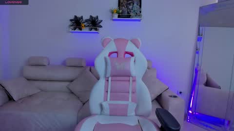    online show from May 30, 1:53 pm