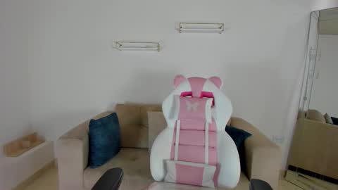 Snapshot of _april_smith_ chatting on October 14, 12:08 pm online show from October 14, 12:08 pm
