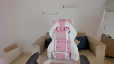 Snapshot of _april_smith_ chatting on September 15, 12:17 pm online show from September 15, 12:17 pm