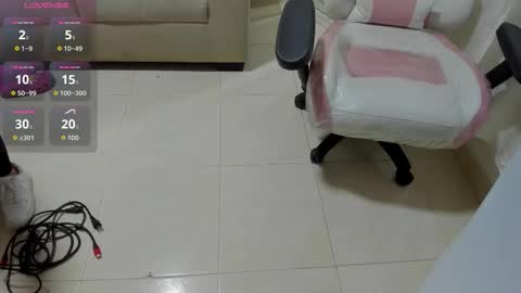 Snapshot of _april_smith_ chatting on September 24, 2:51 am online show from September 24, 2:51 am