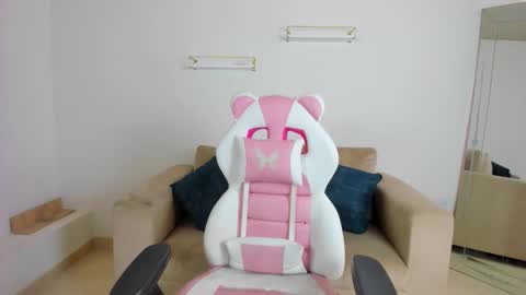    online show from January 19, 12:15 pm