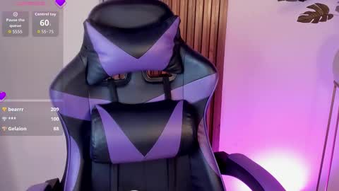   online show from March 26, 12:21 pm