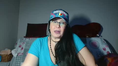 Snapshot of _blue__butterfly_ chatting on December 28, 12:57 am KHALEESI online show from December 28, 12:57 am