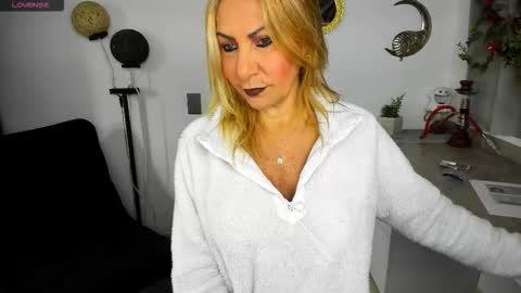  cristal ayala online show from March 29, 9:16 pm