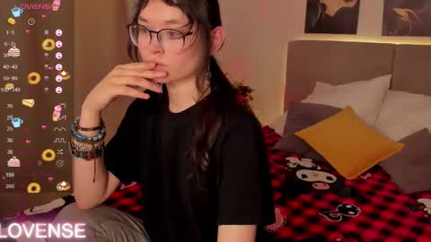 _emily__strike_ online show from February 13, 10:29 am