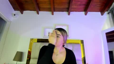 Snapshot of _emily_r chatting on March 8, 12:09 pm Isabella online show from March 8, 12:09 pm