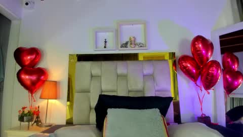 Snapshot of _emily_r chatting on February 15, 12:01 pm Isabella online show from February 15, 12:01 pm