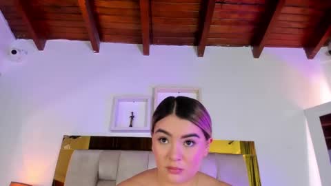 Snapshot of _emily_r chatting on March 4, 3:15 pm Isabella online show from March 4, 3:15 pm