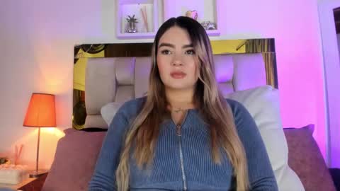 Snapshot of _emily_r chatting on October 16, 12:16 pm Isabella online show from October 16, 12:16 pm