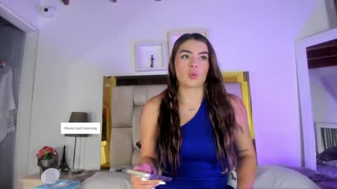 Snapshot of _emily_r chatting on February 7, 12:06 pm Isabella online show from February 7, 12:06 pm