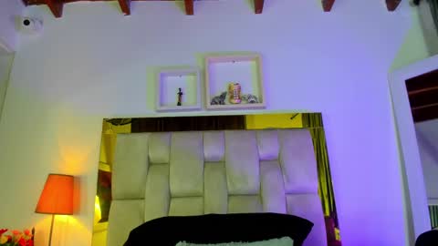 Snapshot of _emily_r chatting on February 14, 12:03 pm Isabella online show from February 14, 12:03 pm