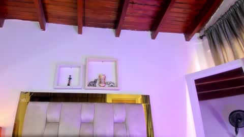 Snapshot of _emily_r chatting on February 19, 3:27 pm Isabella online show from February 19, 3:27 pm