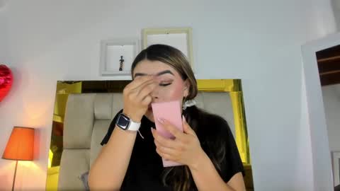 Snapshot of _emily_r chatting on February 20, 12:04 pm Isabella online show from February 20, 12:04 pm