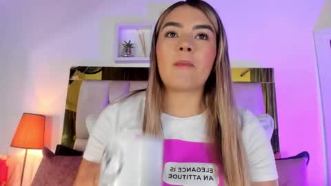 Snapshot of _emily_r chatting on October 7, 12:12 pm Isabella online show from October 7, 12:12 pm