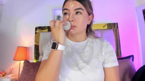 Snapshot of _emily_r chatting on October 17, 12:20 pm Isabella online show from October 17, 12:20 pm
