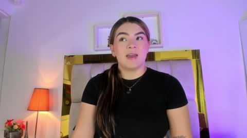 Snapshot of _emily_r chatting on February 3, 12:03 pm Isabella online show from February 3, 12:03 pm